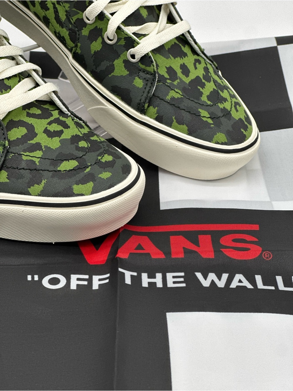 Vans Sk8-Hi Sneakers in Green and Black Leopard Print - Picture 2 of 10